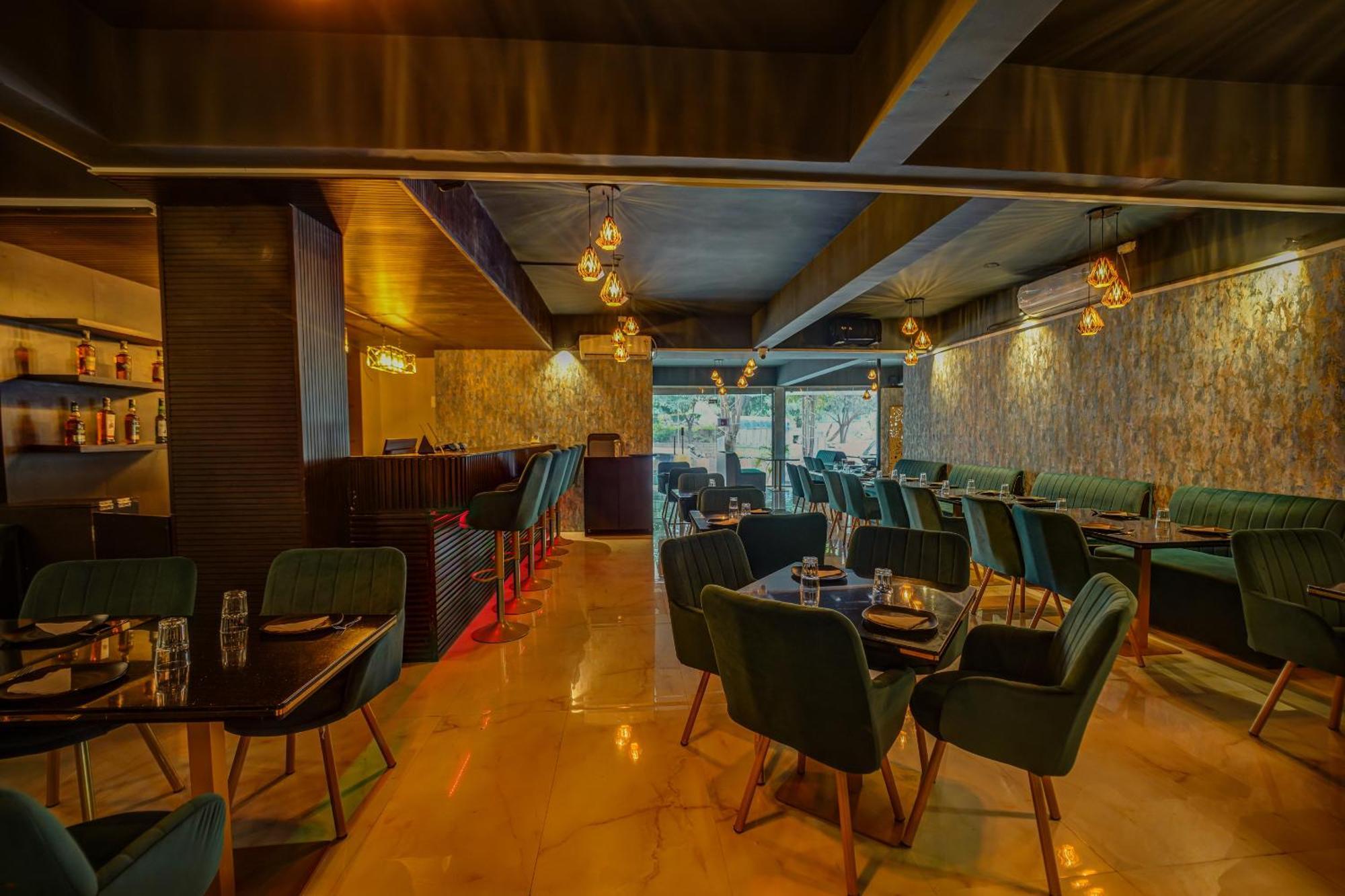 The Emerald Inn Bangalore Exterior foto
